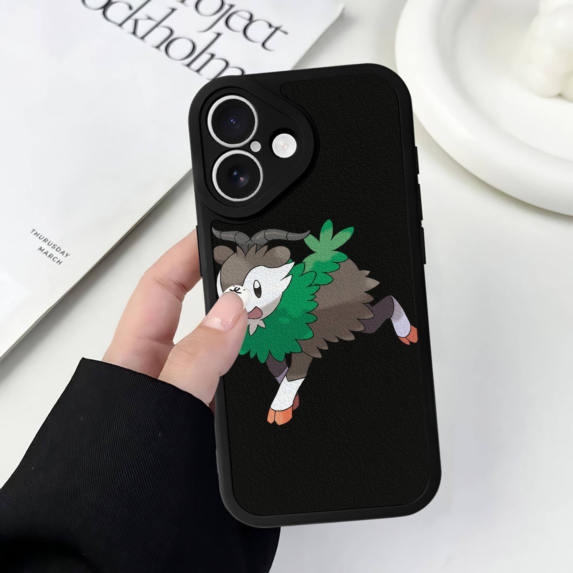 （画像用） ポケットモンスター Pokémon 【iPhone 16シリーズ対応】シリコンスマホケース（レザー調） 材質：シリコン